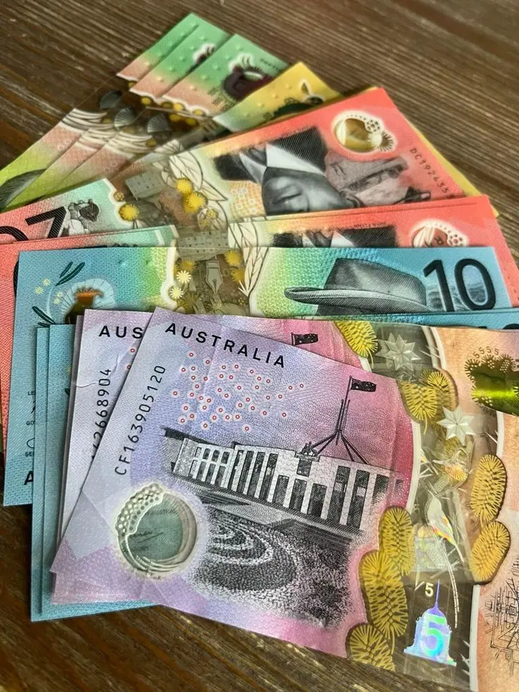 Fake $5 AUD Bills